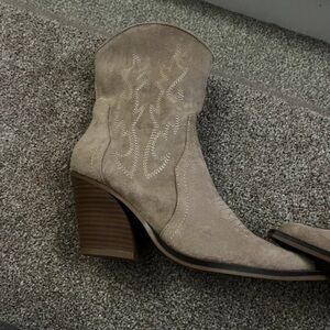 Boots Beige Suede Heeled Boots